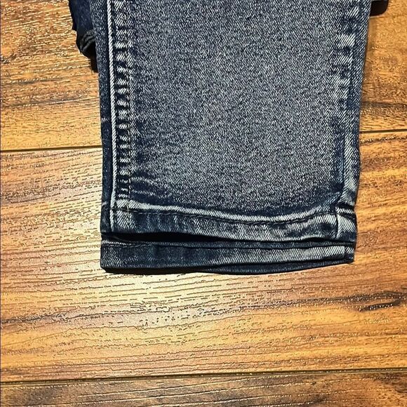 Stylish Blue Women's Jeans with Embellished Pockets - Picture 5 of 5